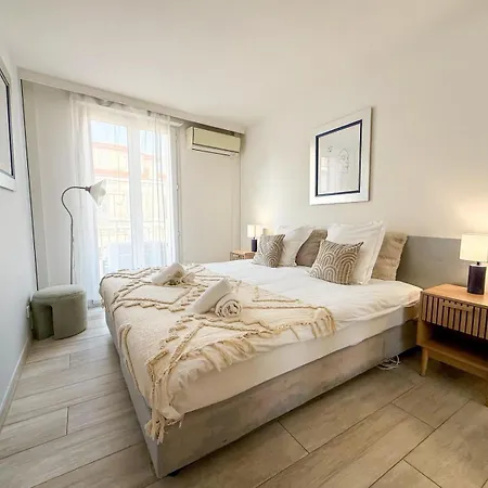 Lägenhet Mace 2 Bedroom - Id208